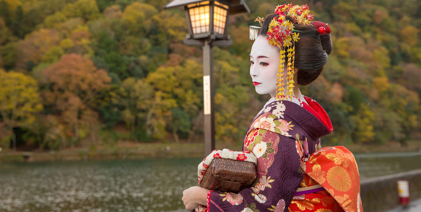舞妓体験プラン | 京都嵐山の舞妓体験写真館「スタジオ心 嵐山」